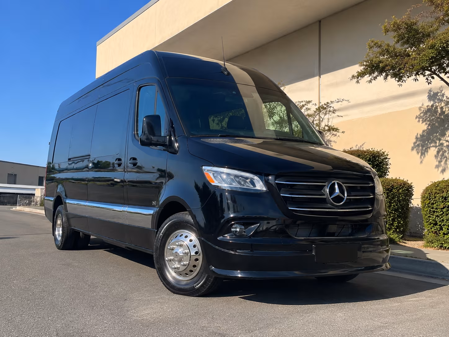 Sacramento Airport Shuttle & Transportation party bus exterior