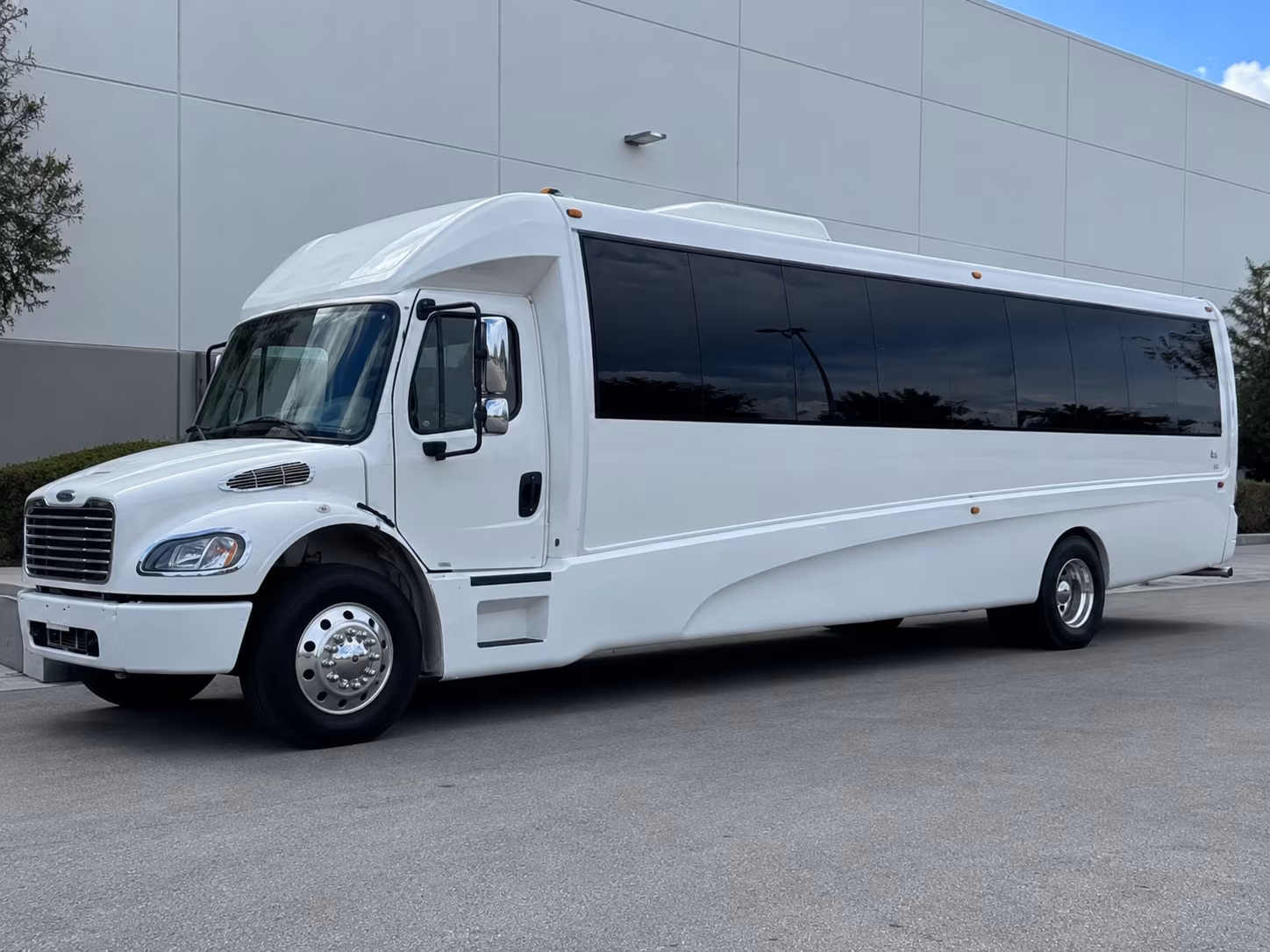 Sacramento Winery Tour & Pub Crawl Transportation party bus exterior